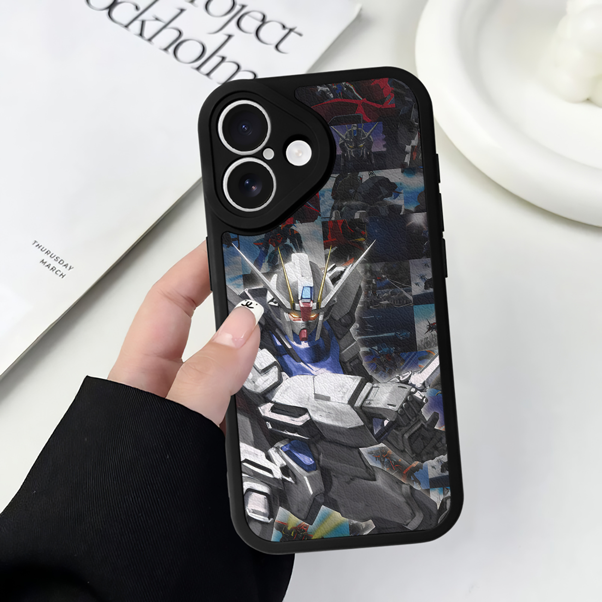 （画像用） 機動戦士ガンダム Mobile Suit Gundam 【iPhone 16シリーズ対応】シリコンスマホケース（レザー調） 材質：シリコン